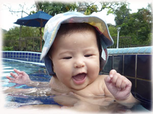 baby-swimming